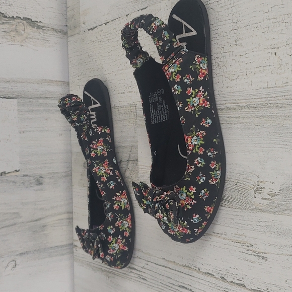 American Eagle black floral slipon ballet flats w bow elastic back heel Size 6 - Picture 4 of 9